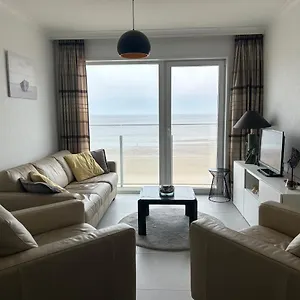 Met 2 Slaapkamers Op Zeedijk , Middelkerke België